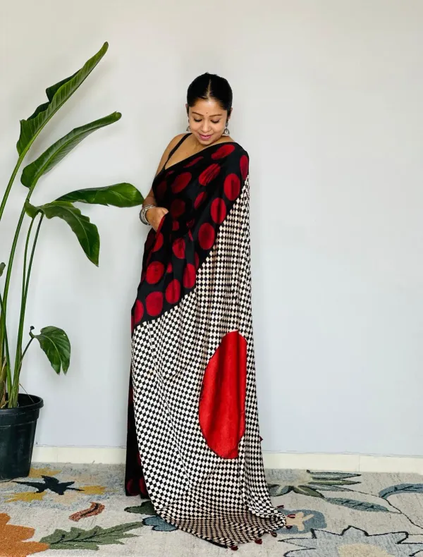 red_and_black_round_ajarkh