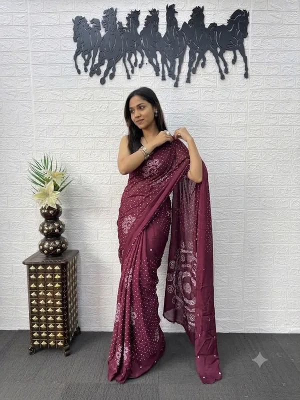 gajji_silk_bandhani_with_Mirror_Work_saree
