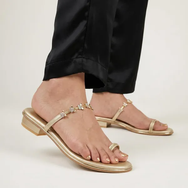 Zelion_Women'S_Toe_Ring_Flat_Sandals_With_Floral_Rhinestone_Embellished_Strap