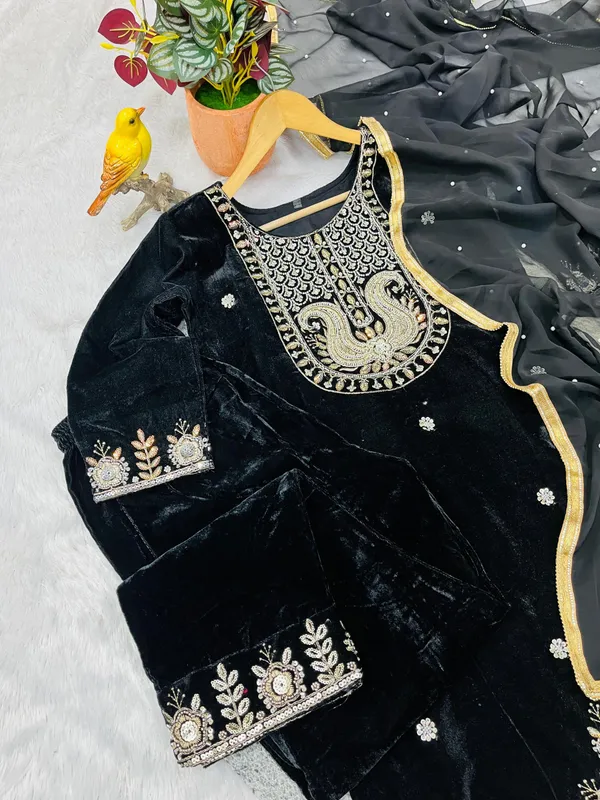 Black_Velvet_Embroidered_Pakistani_Suit_Set_With_Dupatta