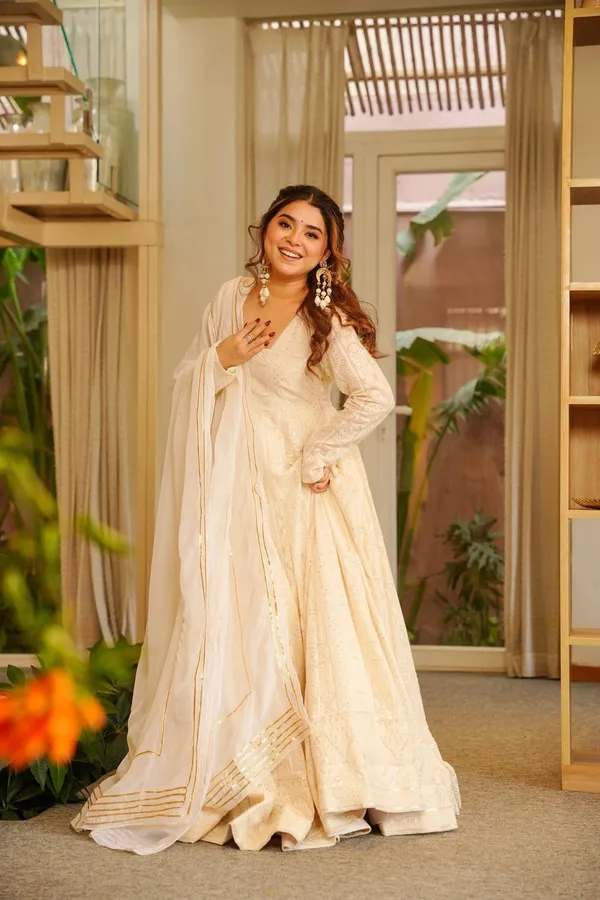 Elegant_Off_White_Embroidered_Anarkali_Suit_With_Dupatta
