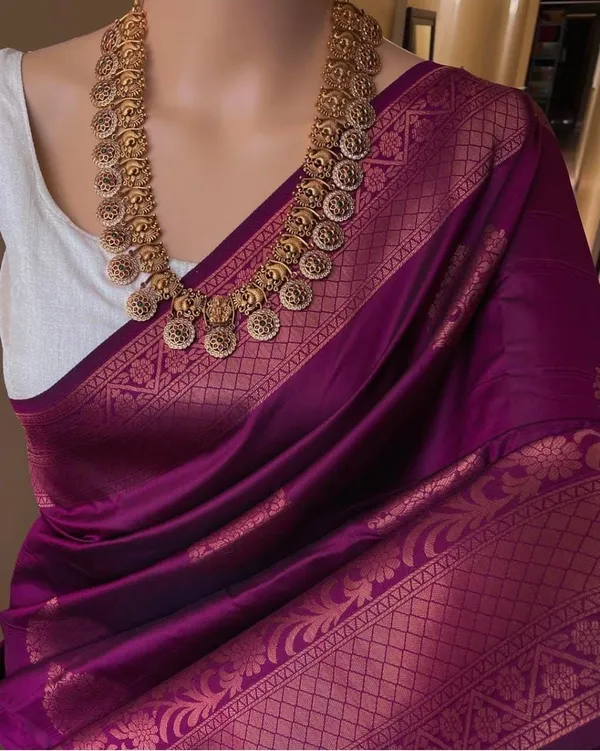 BEAUTIFUL_RICH_PALLU_&_JACQUARD_WORK_ON_ALL_OVER_THE_SAREE.