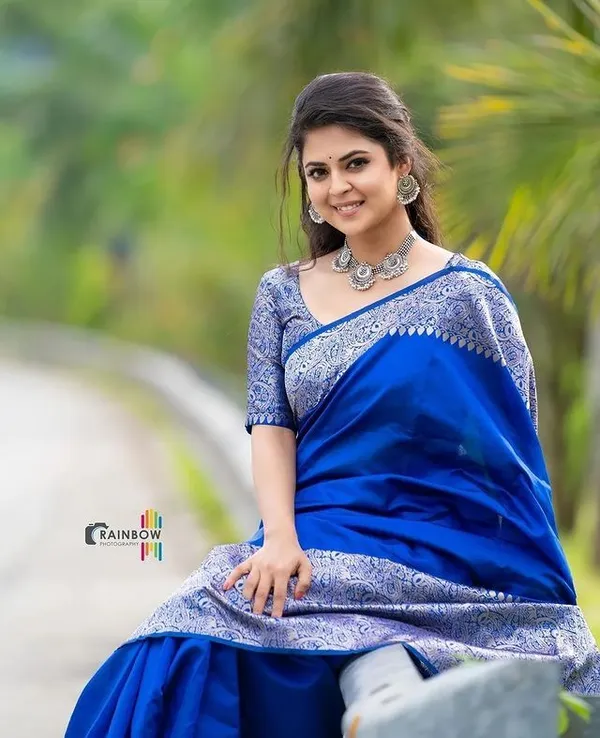 BEAUTIFUL_RICH_PALLU_&_JACQUARD_WORK_ON_ALL_OVER_THE_SAREE.