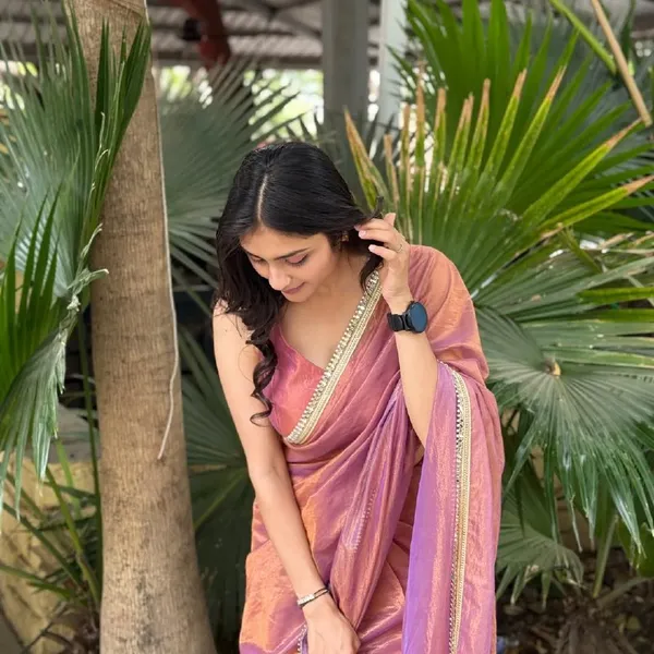 Beautiful_Fandy_Satin_Silk_Elegant_Mirror_Work_Lace_Border_All_Over_Saree_with_Sequins_Work_Saree