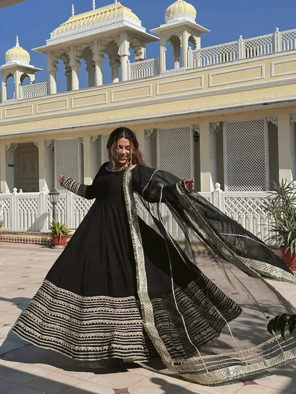 Black_Embroidered_Work_Anarkali_Suit_Set_Set_3_Pcs