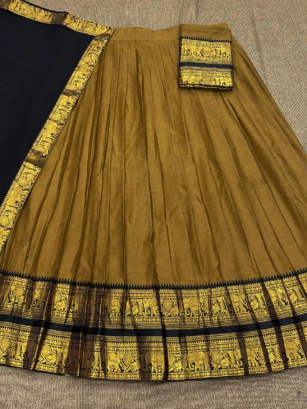 Elegance_in_every_Print_–_Foil_print_Heavy_Soft_Marshmello_lehenga