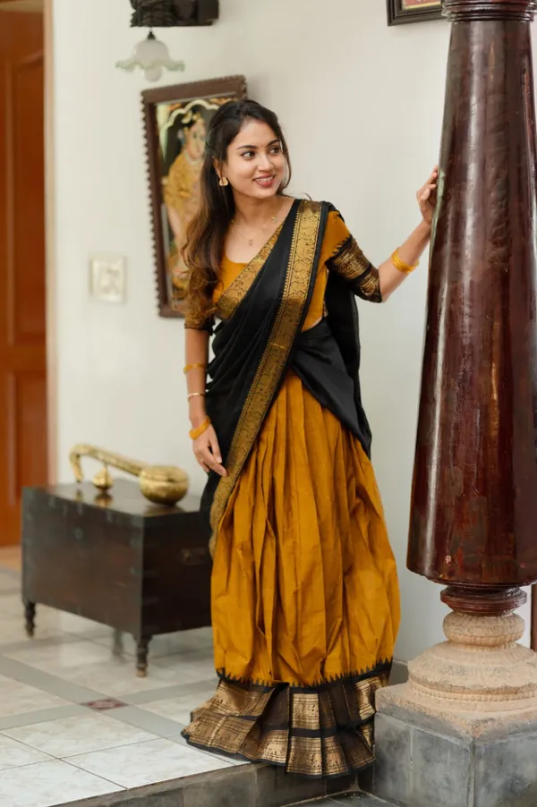 Elegance_in_every_Print_–_Foil_print_Heavy_Soft_Marshmello_lehenga