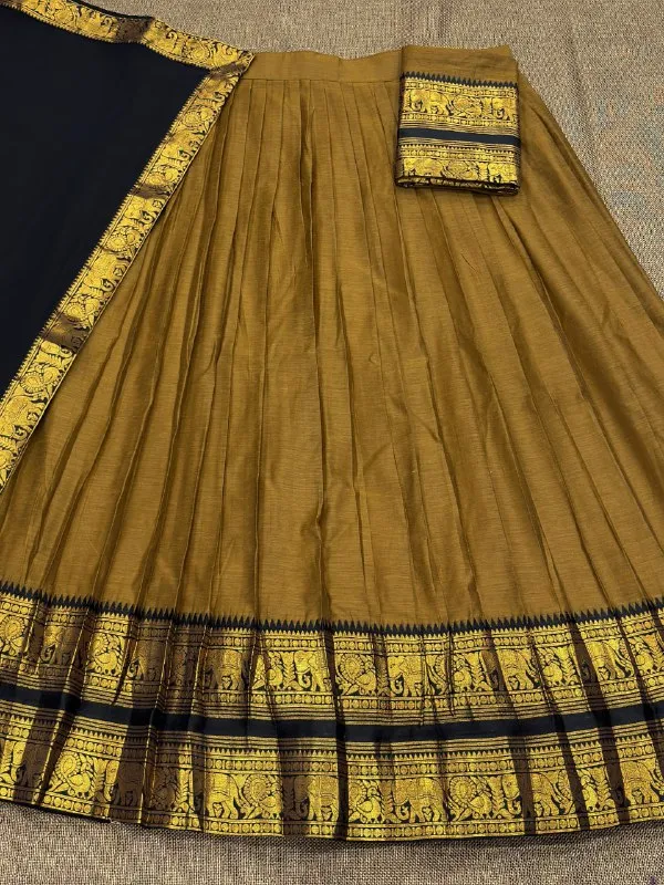Elegance_in_every_Print_–_Foil_print_Heavy_Soft_Marshmello_lehenga