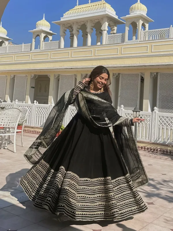 Black_Embroidered_Work_Anarkali_Suit_Set_Set_3_Pcs