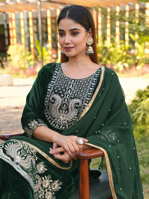Black_Velvet_Embroidered_Pakistani_Suit_Set_With_Dupatta