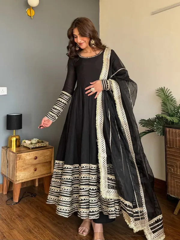 Black_Embroidered_Work_Anarkali_Suit_Set_Set_3_Pcs