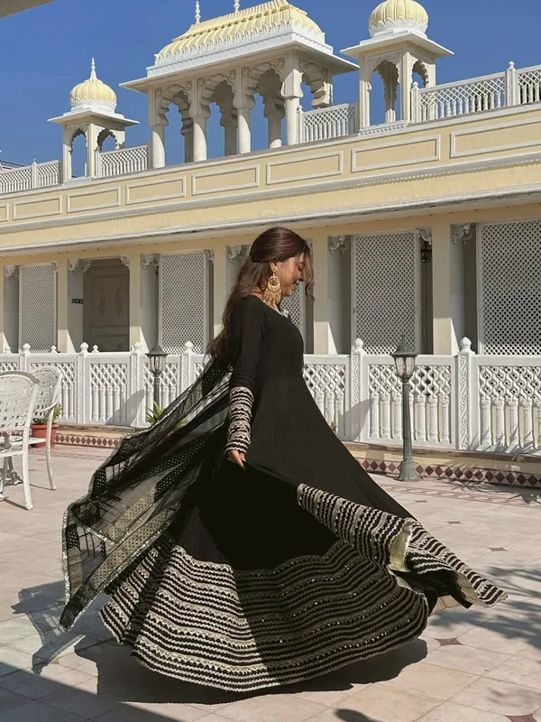 Black_Embroidered_Work_Anarkali_Suit_Set_Set_3_Pcs