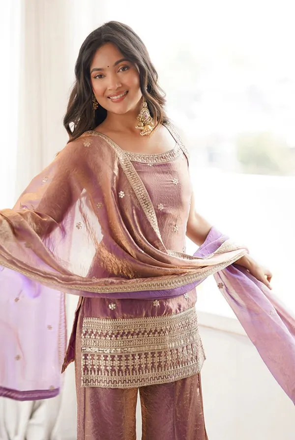 This_colourfull__&_fresh_look_outfit_is_perfect_for_upcoming_festivities_and_weddings_which_provides_you_more_comfort_and_style