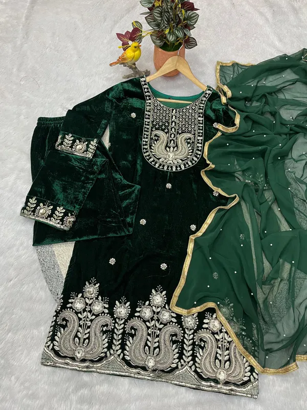 Black_Velvet_Embroidered_Pakistani_Suit_Set_With_Dupatta