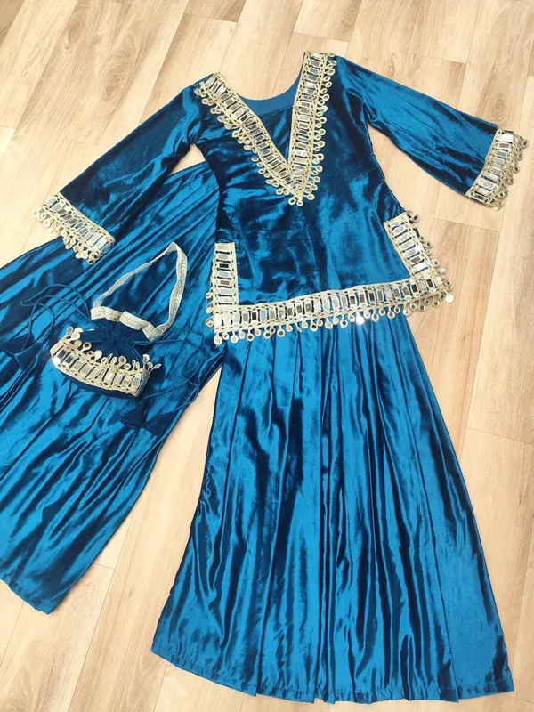 this_Pakistani_Suit_is_designed_to_make_you_feel_confident,_stylish,_and_effortlessly_beautiful_on_every_occasion