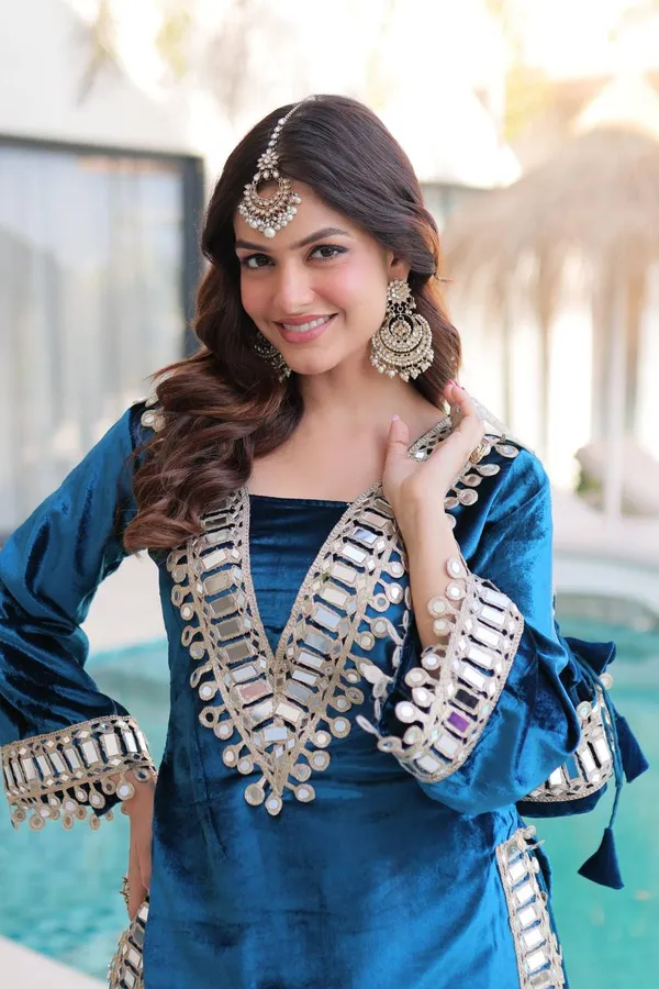 this_Pakistani_Suit_is_designed_to_make_you_feel_confident,_stylish,_and_effortlessly_beautiful_on_every_occasion