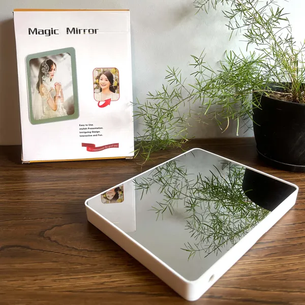 White_Plastic_Glass_With_Magic_Mirror_For_Home_&_Decor