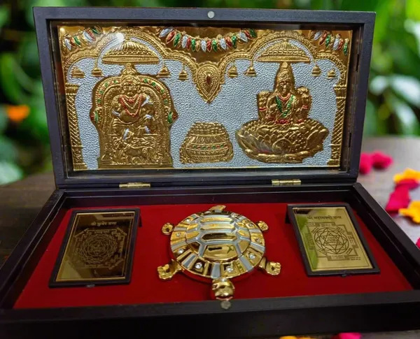 Gold_Plated_Lakshmi_Kuber_Pocket_Temple_For_Home_Decor