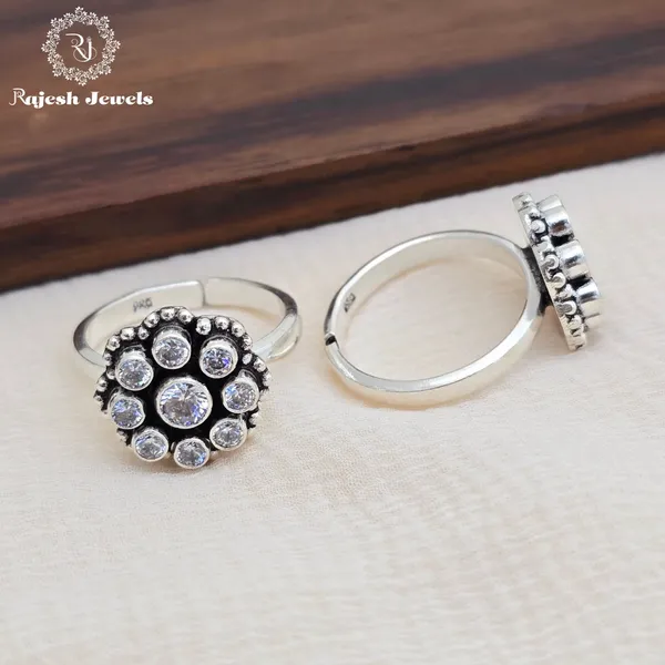 Black_Silver_Alluring_White_Cutstone_Dailywear_Toering_For_Women
