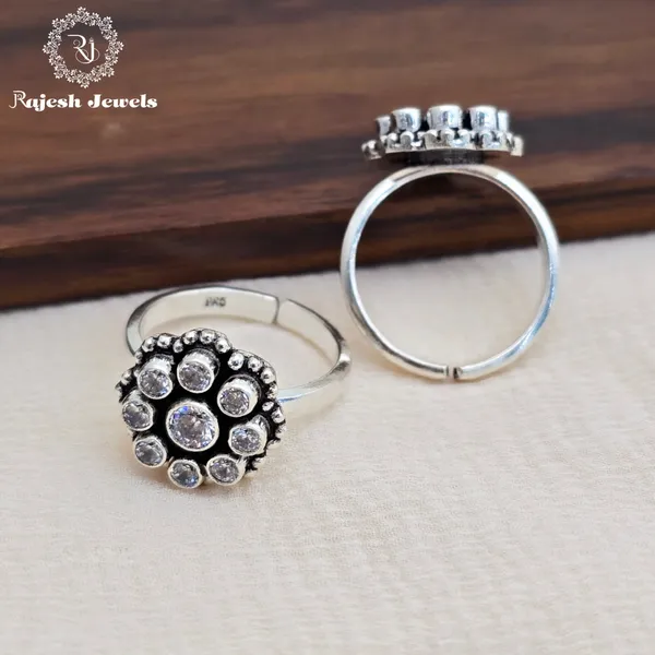 Black_Silver_Alluring_White_Cutstone_Dailywear_Toering_For_Women