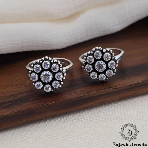 Black_Silver_Alluring_White_Cutstone_Dailywear_Toering_For_Women