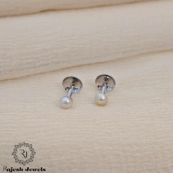 White_Silver_Fabulous_Pearl_Stud_Earrings_For_Women