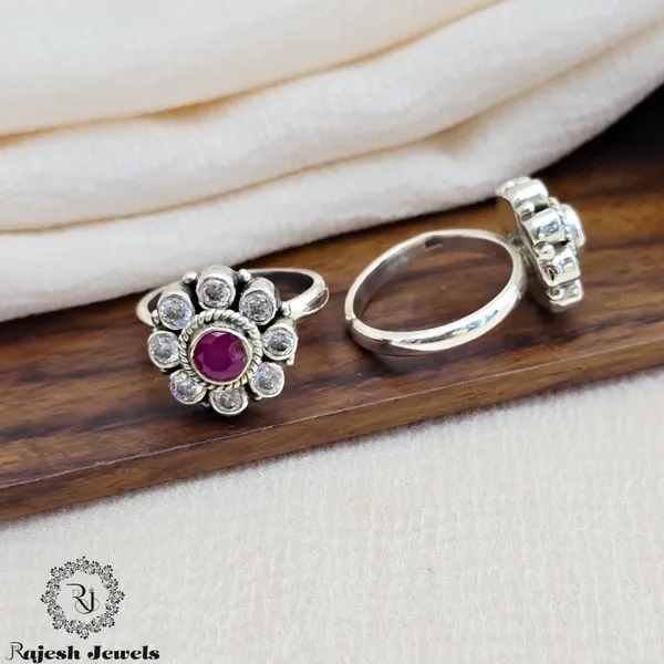 Silver_Sparkling_Radiant_Cutstone_Toerings_For_Women