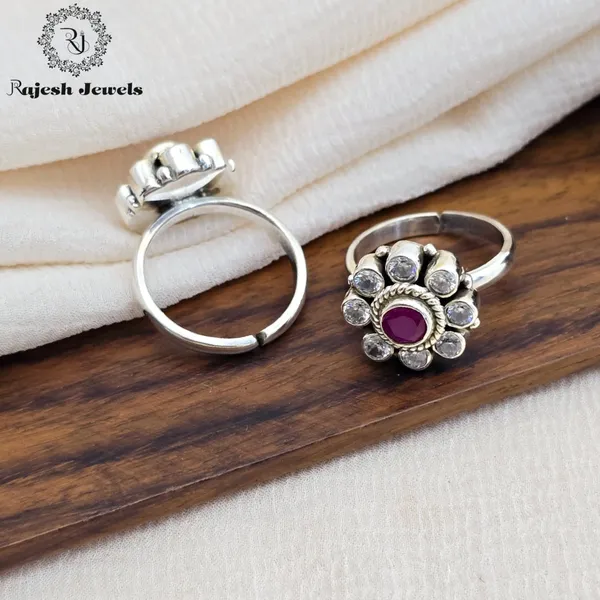 Silver_Sparkling_Radiant_Cutstone_Toerings_For_Women