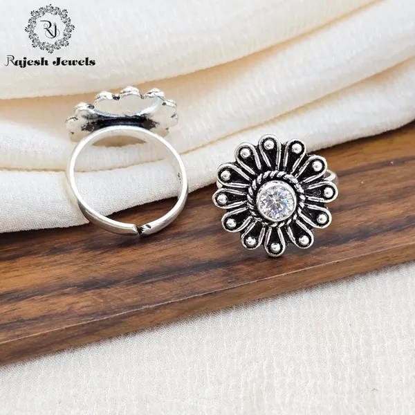 Silver_Shimmering_Cutstone_Oxidised_Toerings_For_Women