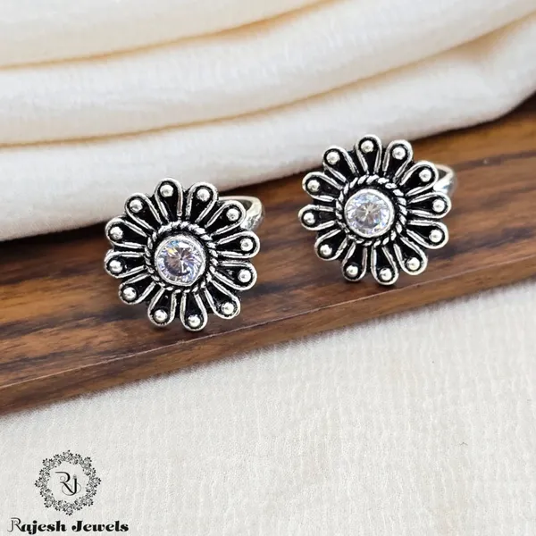 Silver_Shimmering_Cutstone_Oxidised_Toerings_For_Women