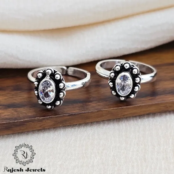 Silver_Alluring_Oval_Oxidised_Toerings_For_Women