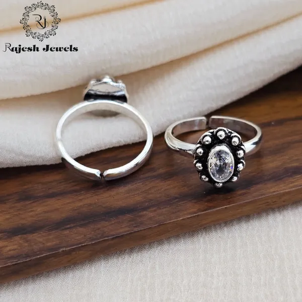 Silver_Alluring_Oval_Oxidised_Toerings_For_Women