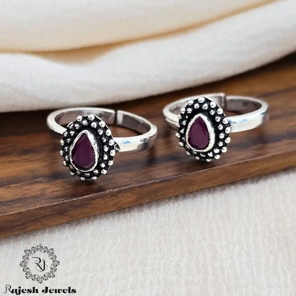 Maroon_And_Silver_Fabulent_Cutstone_Toerings_For_Women