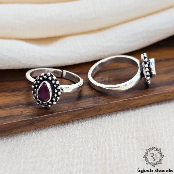 Maroon_And_Silver_Fabulent_Cutstone_Toerings_For_Women