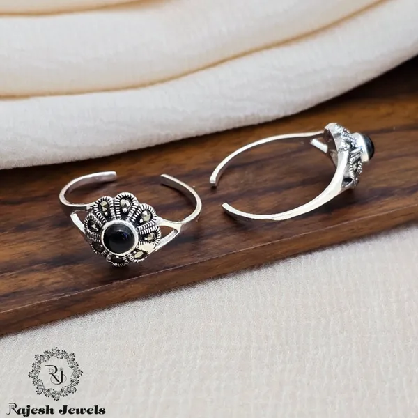 Silver_Appealing_Cutstone_Toerings_For_Women