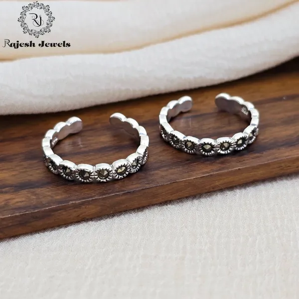 Silver_Blissful_Cutstone_Toerings_For_Women