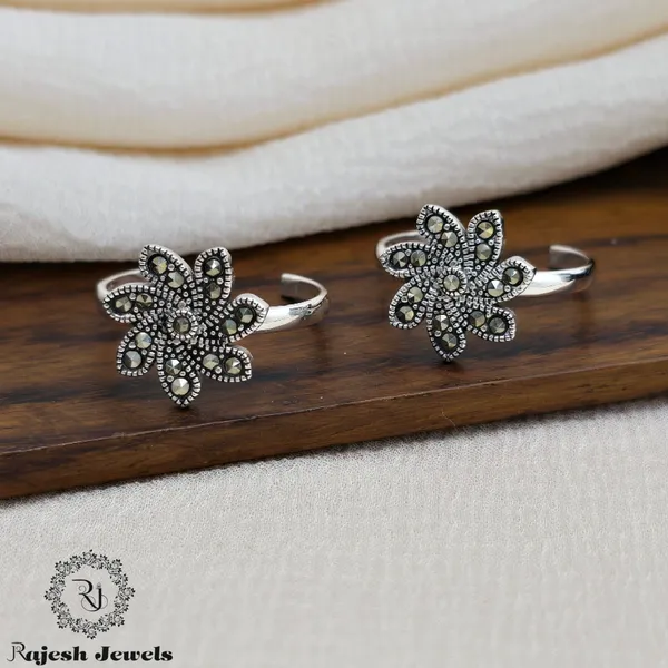Silver_Charismatic_Floral_Oxidised_Toerings_For_Women