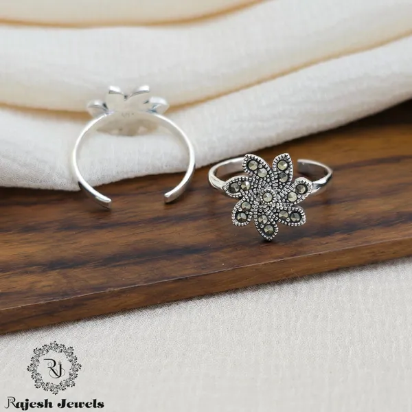 Silver_Charismatic_Floral_Oxidised_Toerings_For_Women