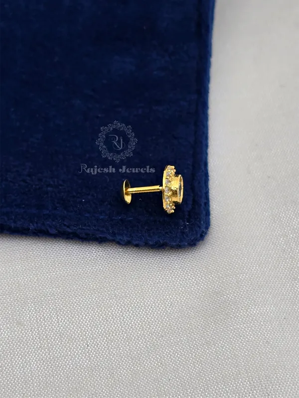 White_Silver_Adorable_Round_Minimalistic_Nose_Pin_For_Women