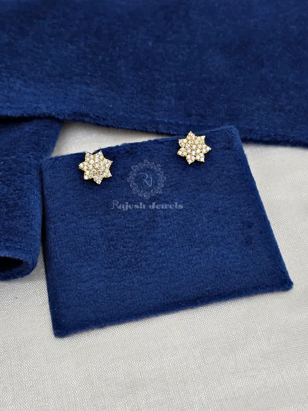 White_Silver_Fashionable_Cz_Gold_Polished_Studs_Earrings_For_Women