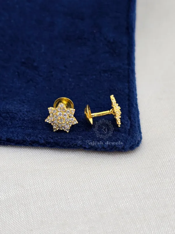 White_Silver_Fashionable_Cz_Gold_Polished_Studs_Earrings_For_Women