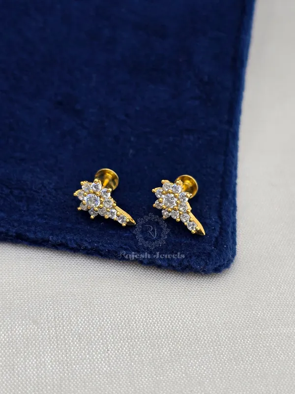 White_Silver_Shimmering_Minimalistic_Cz_Studs_Earrings_For_Women