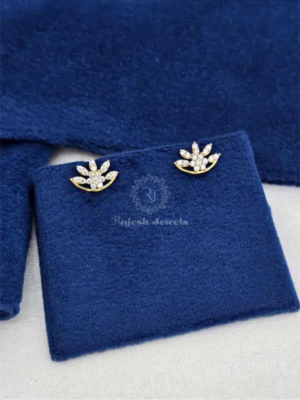 White_Silver_Gleaming_Cz_Gold_Polished_Studs_Earrings_For_Women