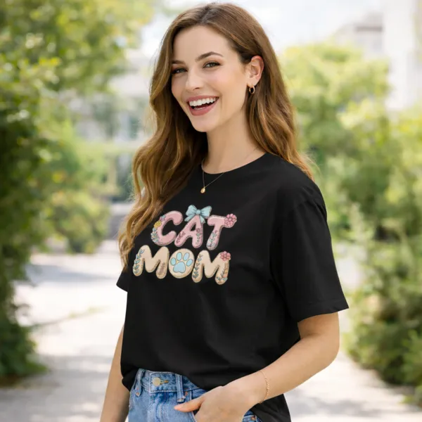 Cat_Mom_Unisex_Tshirt_Black