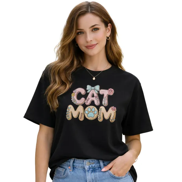 Cat_Mom_Unisex_Tshirt_Black