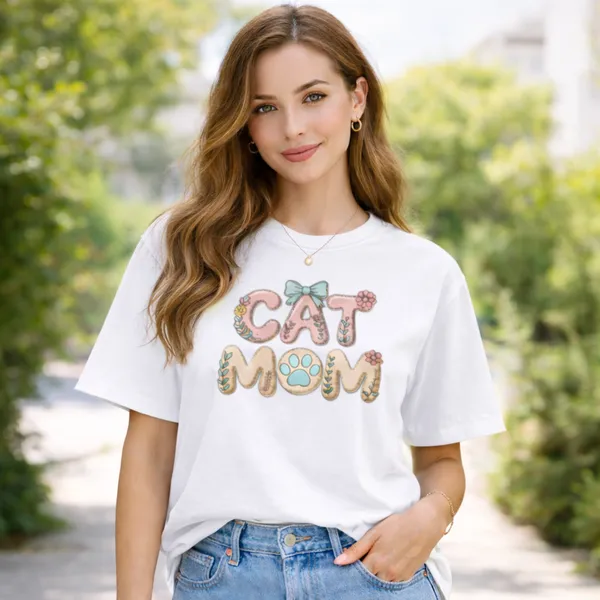 Cat_Mom_Unisex_Tshirt_White