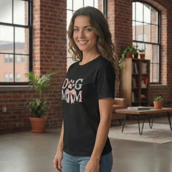 Dog_Mom_Unisex_Tshirt_Black