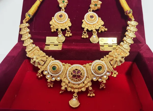 Traditional_Gold-Plated_Choker_Necklace_Set_with_Matching_Earrings_&_Premium_Red_Velvet_Gift_Box