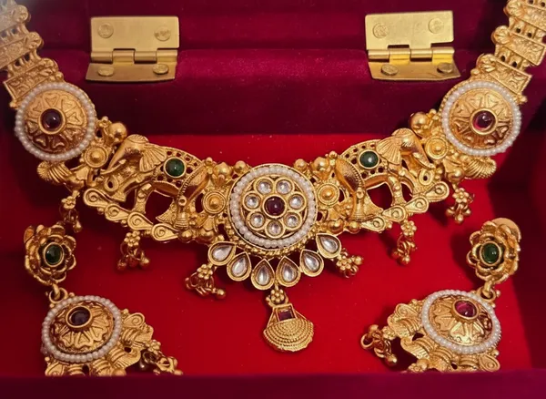Antique_Matte_Gold_hathi_Choker_Jewellery_Set_with_Moti_Detailing_&_Luxury_Velvet_Gifting_Box