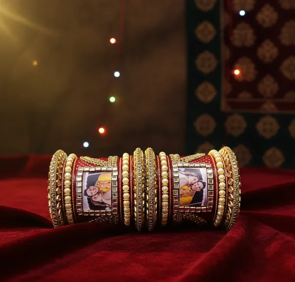 Red_Pushpa_Photo_Wala_Chuda_Set_With_Bridal_Name_For_Women